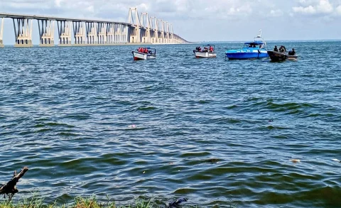 La misma naufragó en el lugar con 25 personas a bordo