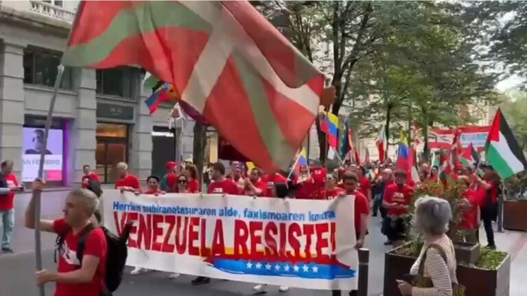 Mostraron por las calles de Bilbao una figura en representación del Libertador Simón Bolívar